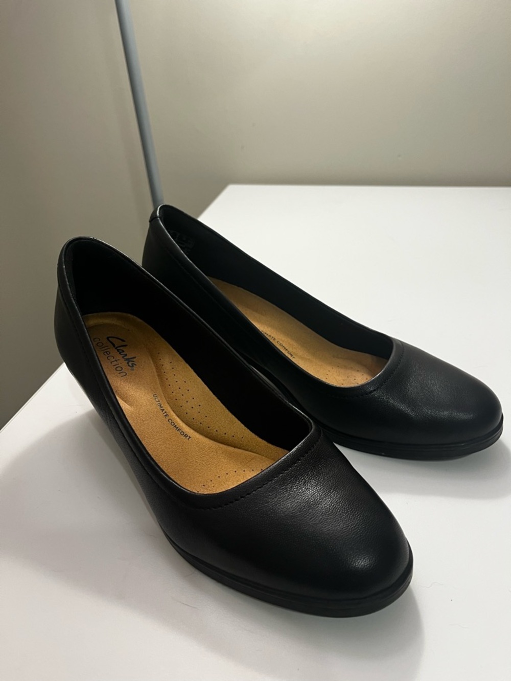 Clarks Collection women’s size 8 leather comfort pumps